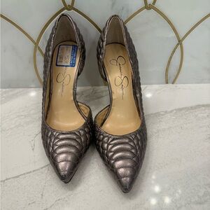 New with Tags Jessica Simpson Metallic Silver Grey Quilted Heels. Size 6.5.